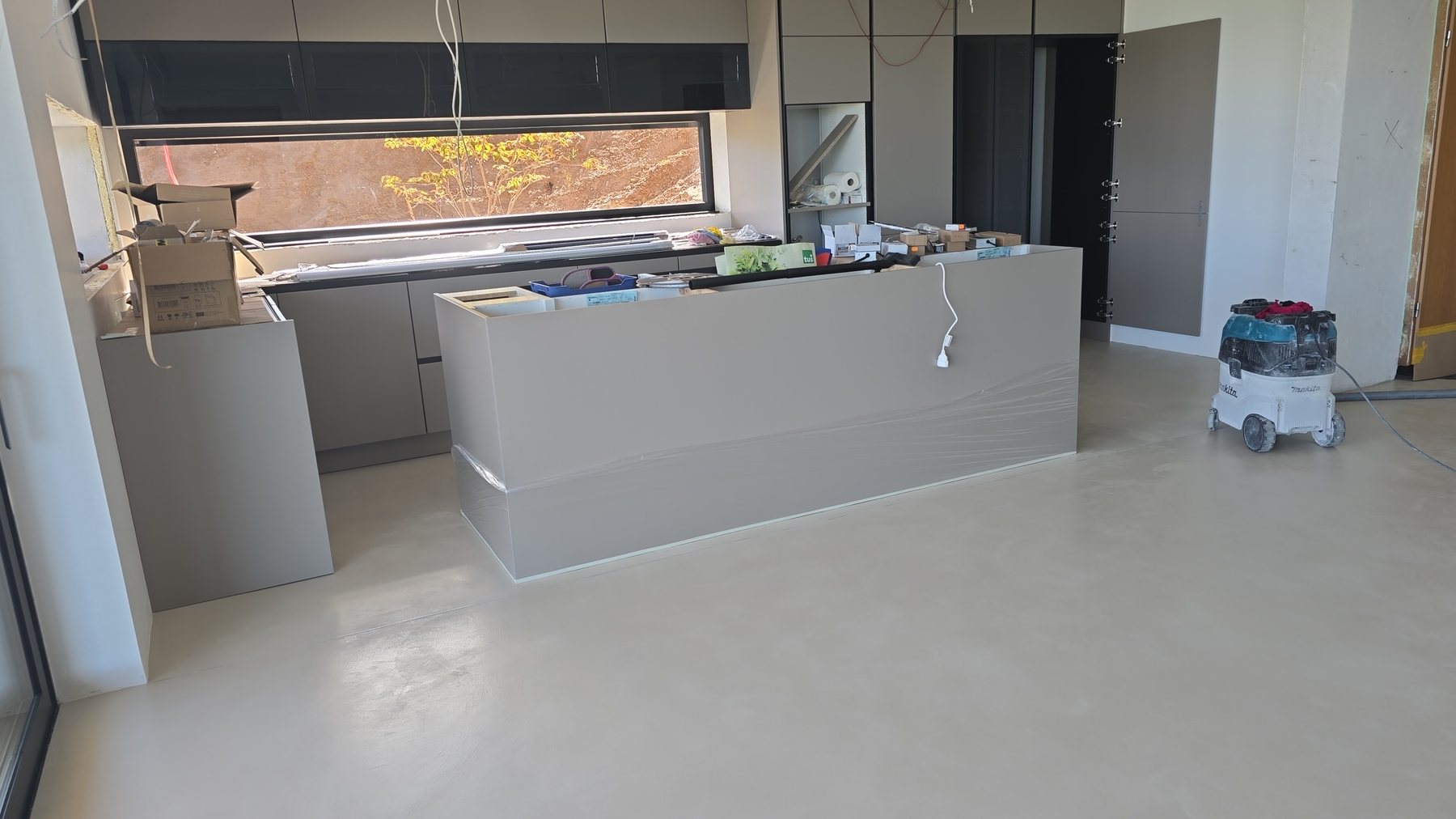 Kuhinje in pulti — mikrocement, izvedba Medusa Design
