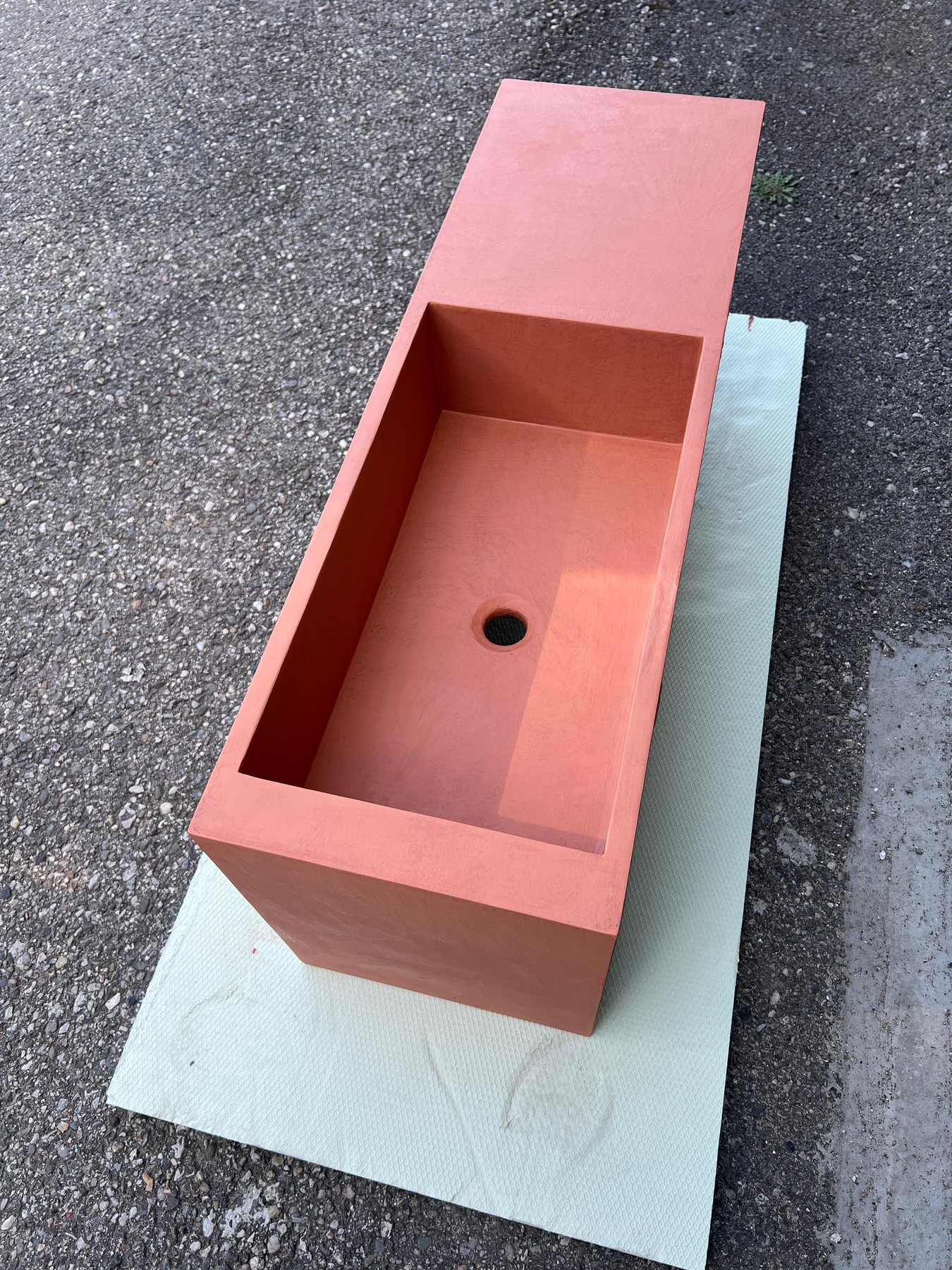 Pohištvo in izdelki po meri — mikrocement, izvedba Medusa Design