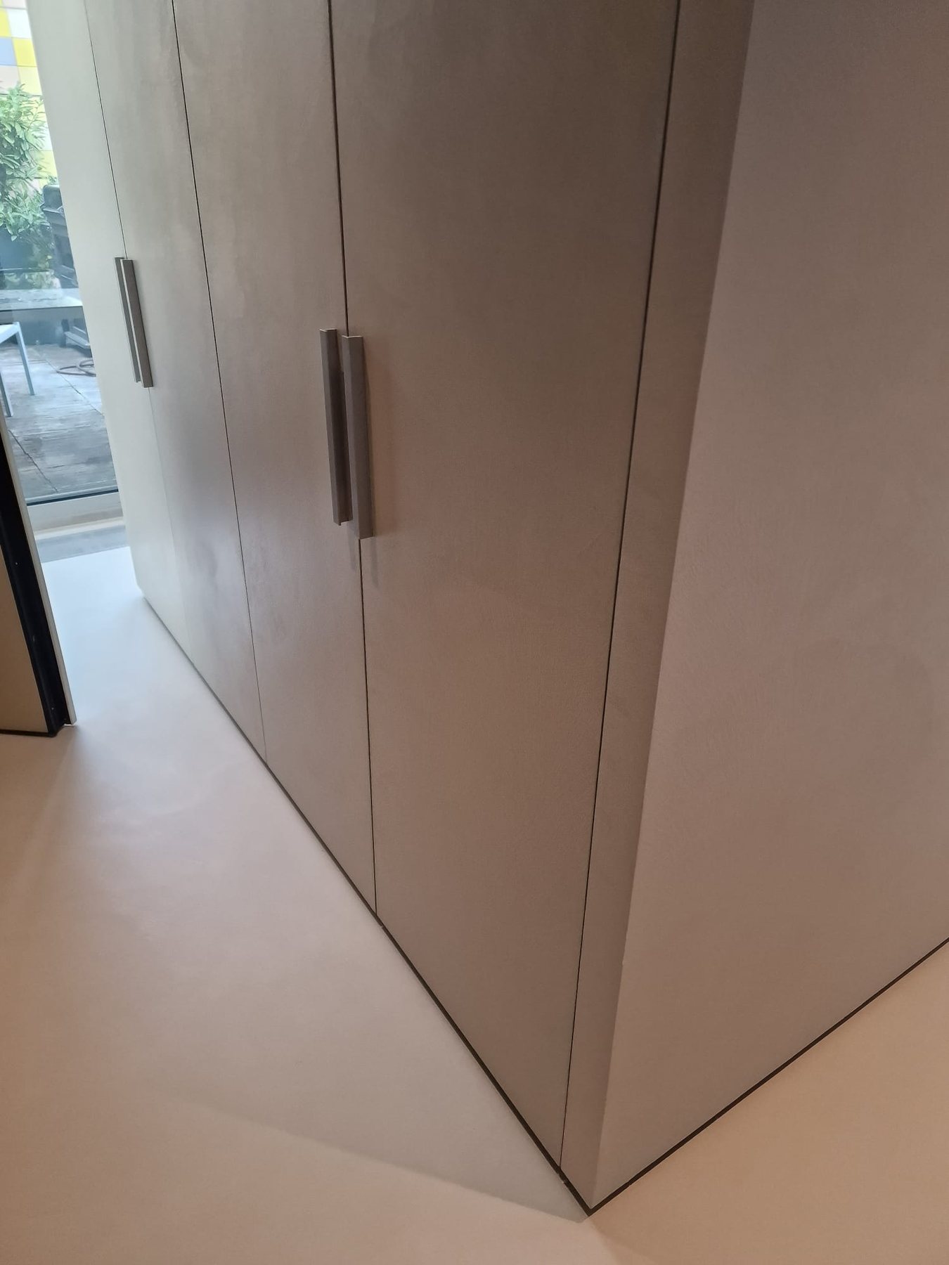 Pohištvo in izdelki po meri — mikrocement, izvedba Medusa Design