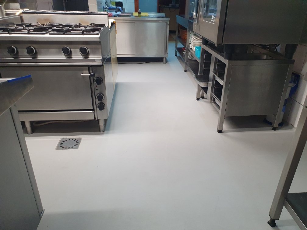 Poslovni prostori — mikrocement, izvedba Medusa Design