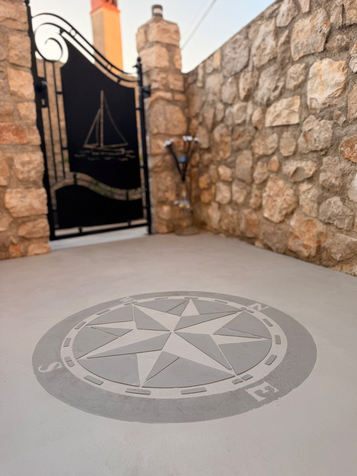 Terase, dvorišča in bazeni — mikrocement, izvedba Medusa Design